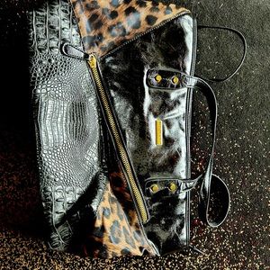 Marc Fisher animal print bag with front zipper